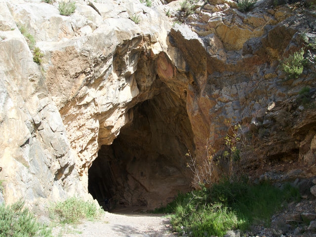 Entrada a la Cueva